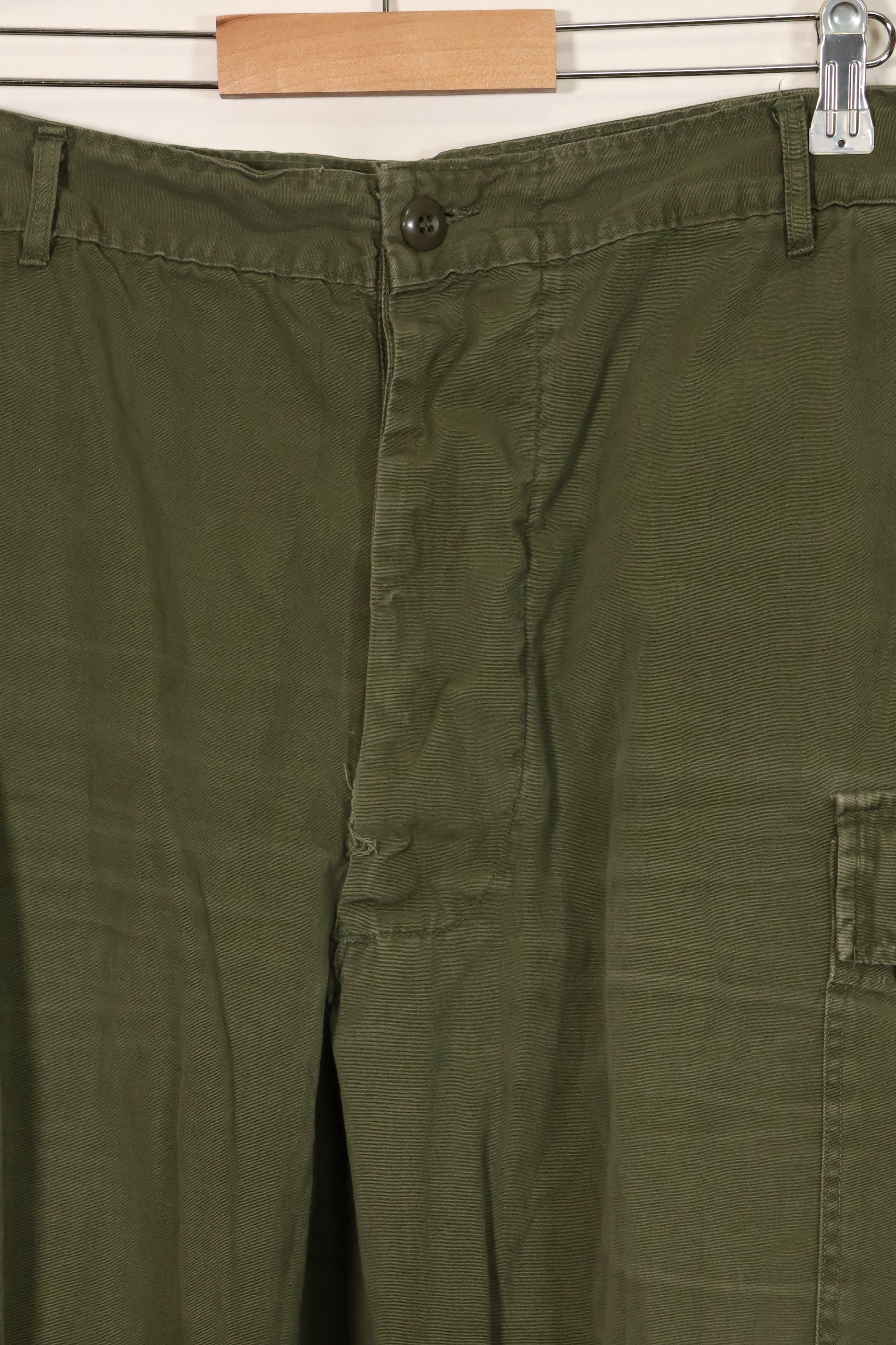 กางเกง Jungle Fatigue รุ่นที่สาม Non-Ripstop ปี 1967 ป้ายขนาดอ่านไม่ได้ มือสอง