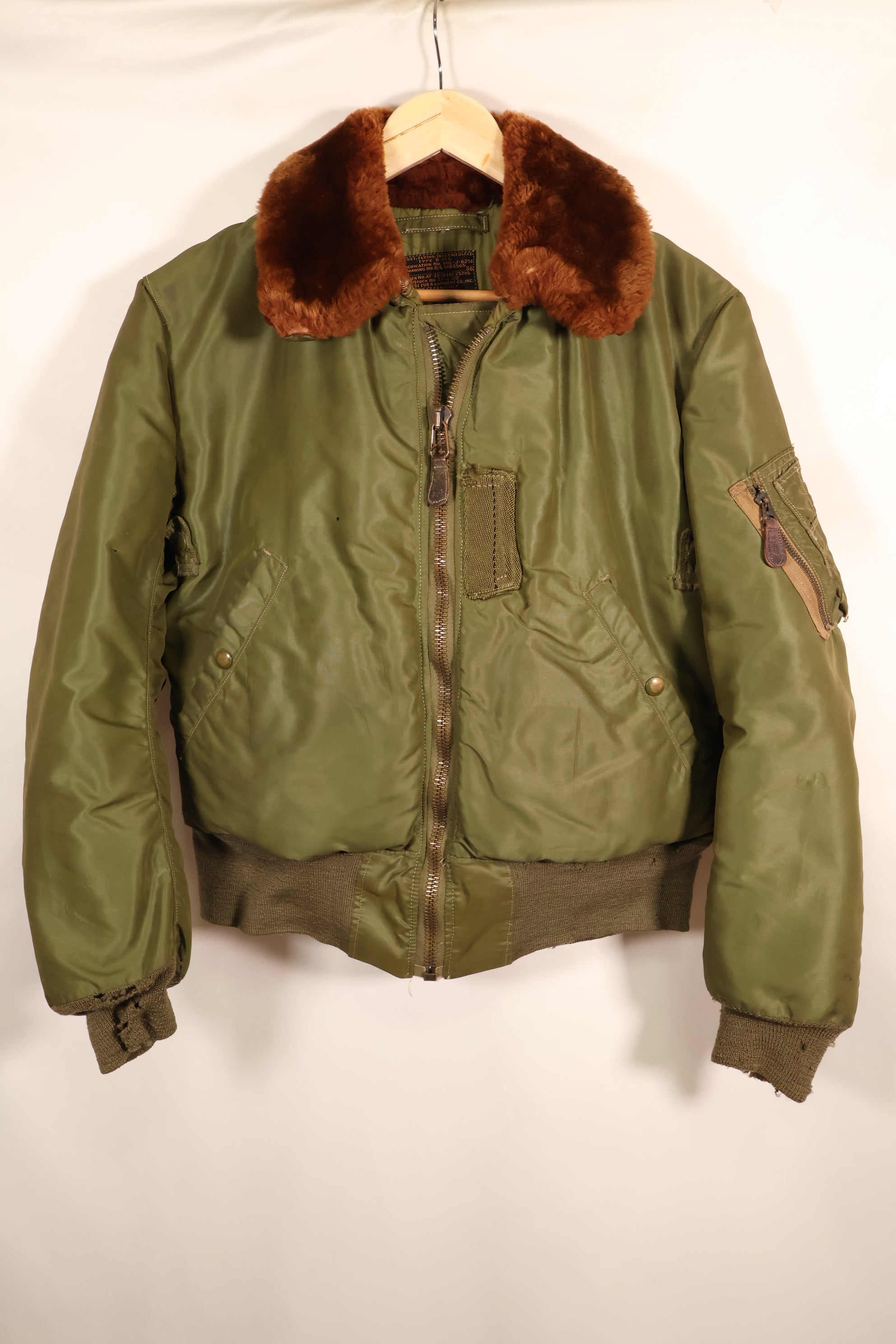 ปลายทศวรรษ 1940 ถึงต้นทศวรรษ 1950 – แจ็กเก็ตบิน B-15C ของกองทัพอากาศสหรัฐฯ – รุ่นสีเขียวที่หายาก – มือสอง