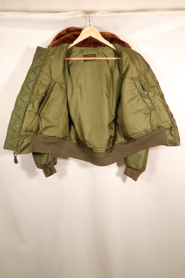 ปลายทศวรรษ 1940 ถึงต้นทศวรรษ 1950 – แจ็กเก็ตบิน B-15C ของกองทัพอากาศสหรัฐฯ – รุ่นสีเขียวที่หายาก – มือสอง