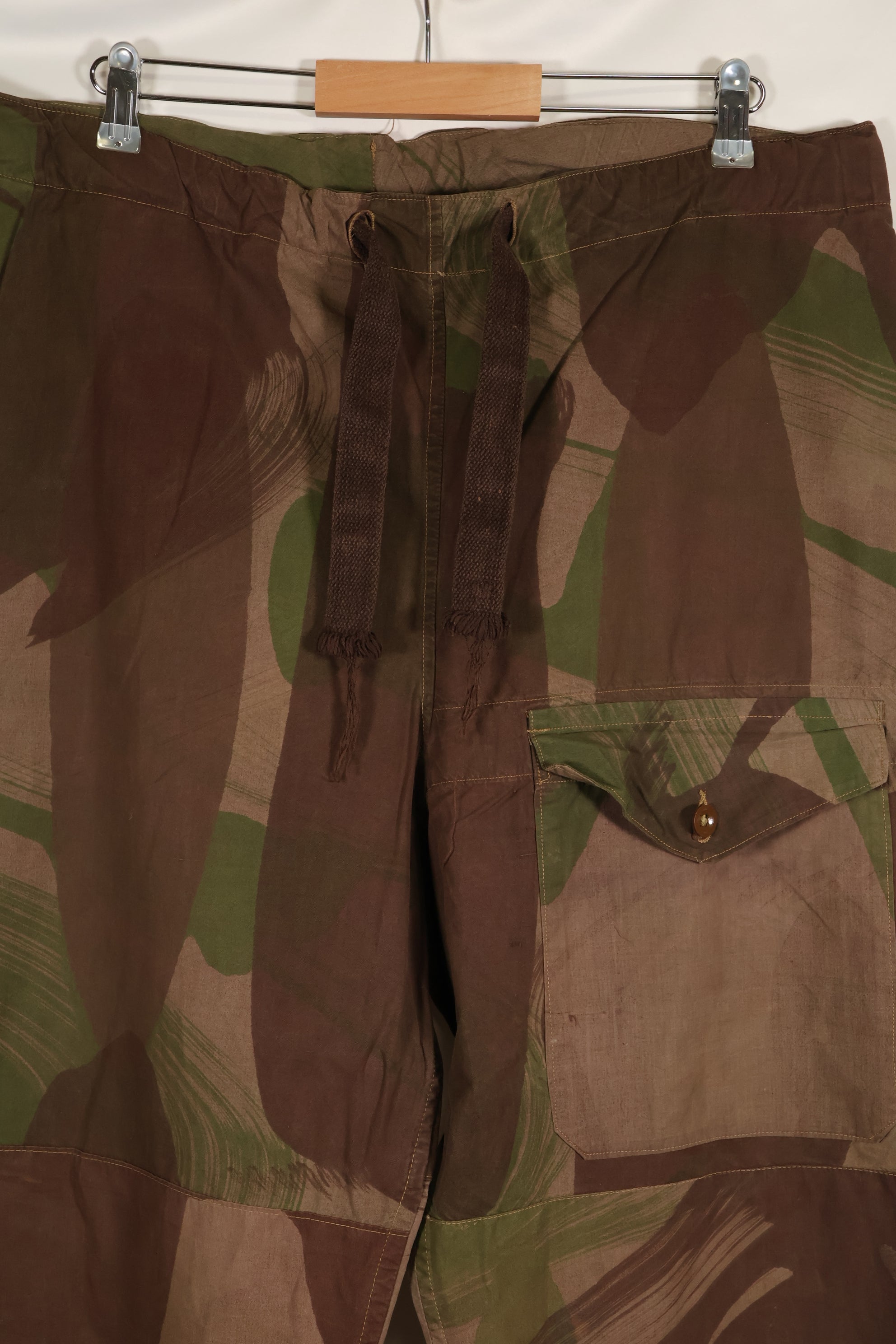 実物　イギリス軍　SAS トラウザーズ　WINDPROOF 迷彩パンツ　サイズ No. 不明　大きめ　 中古品