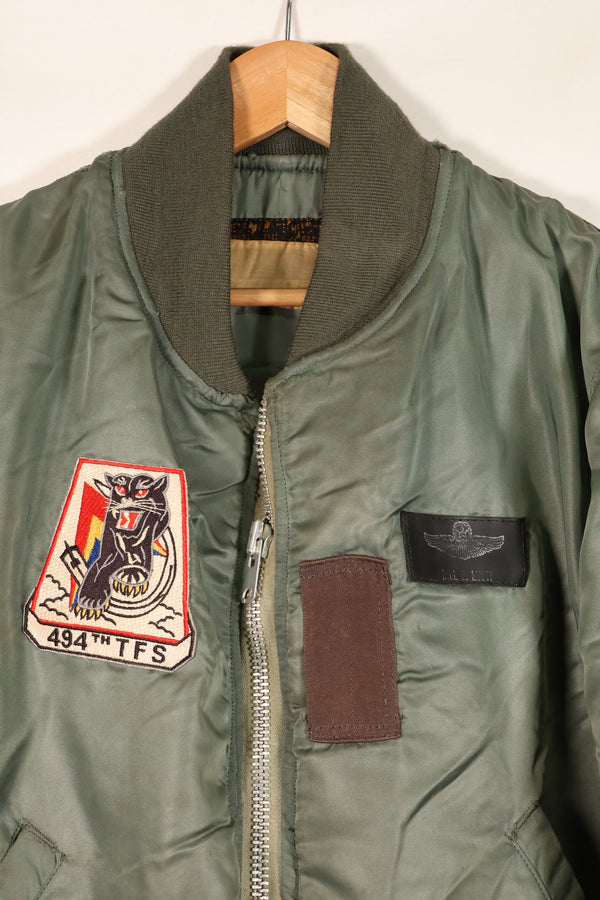 ทศวรรษ 1950, ขนาดประมาณ 40–42, แจ็คเก็ตบินของกองทัพอากาศสหรัฐฯ รุ่น B-15D, ปรับเปลี่ยนด้วยขนแกะ, มีแผ่นปะ, มือสอง