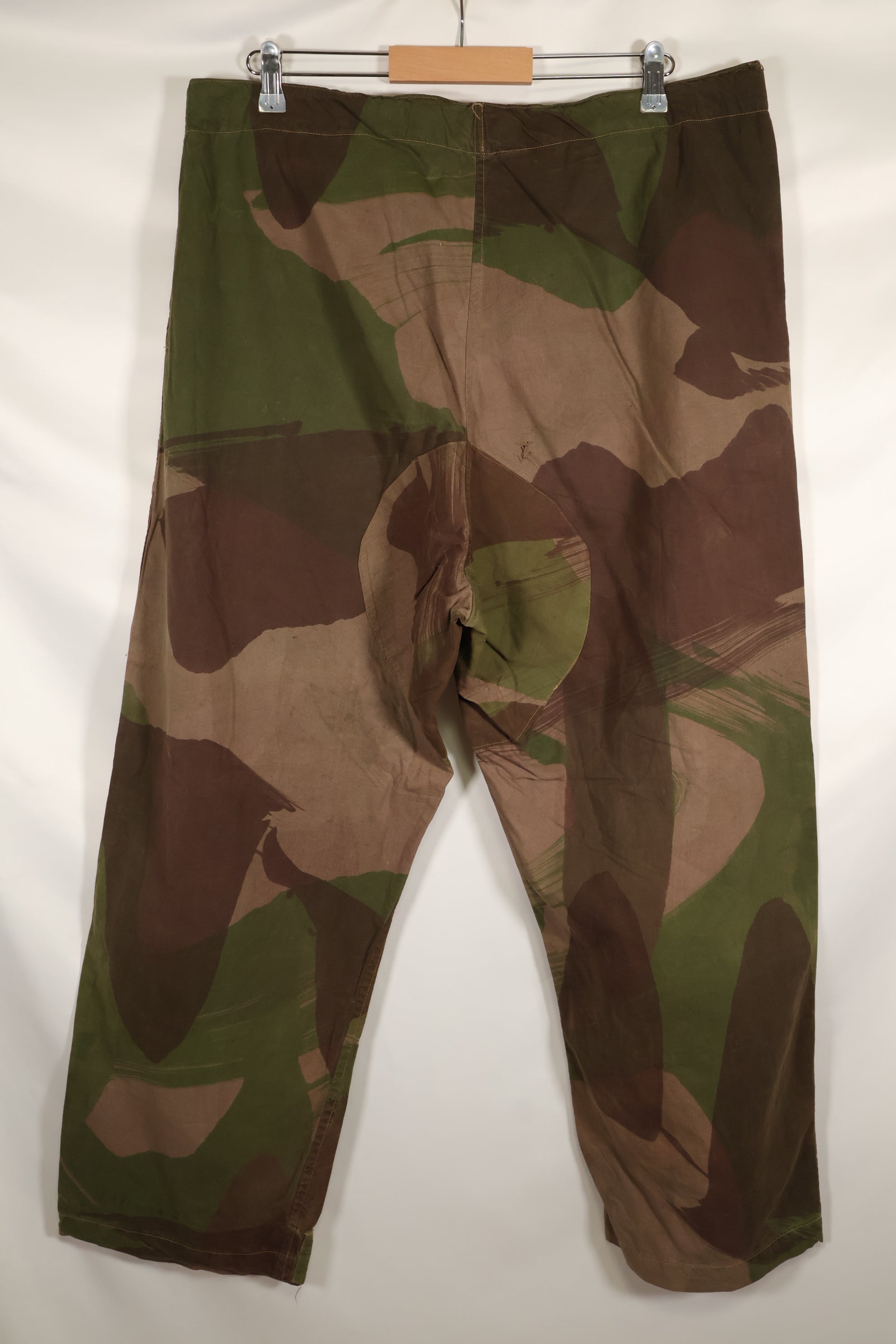 実物　イギリス軍　SAS トラウザーズ　WINDPROOF 迷彩パンツ　サイズ No. 不明　大きめ　 中古品
