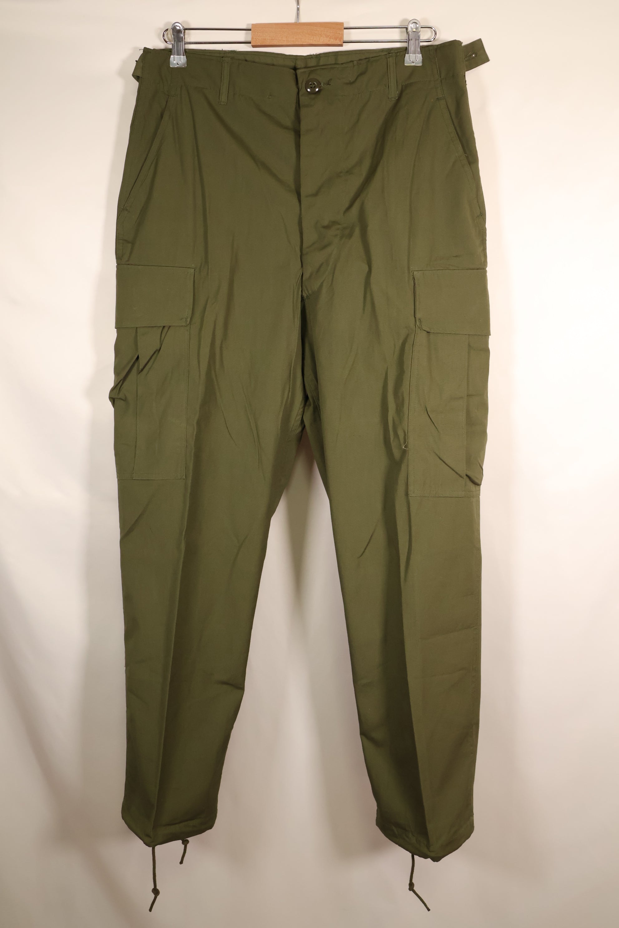 ประมาณปี 1965 – M-S – สินค้าใหม่จากคลัง – กางเกงทหารแบบ Jungle Fatigue รุ่นที่ 2 – สภาพดี　