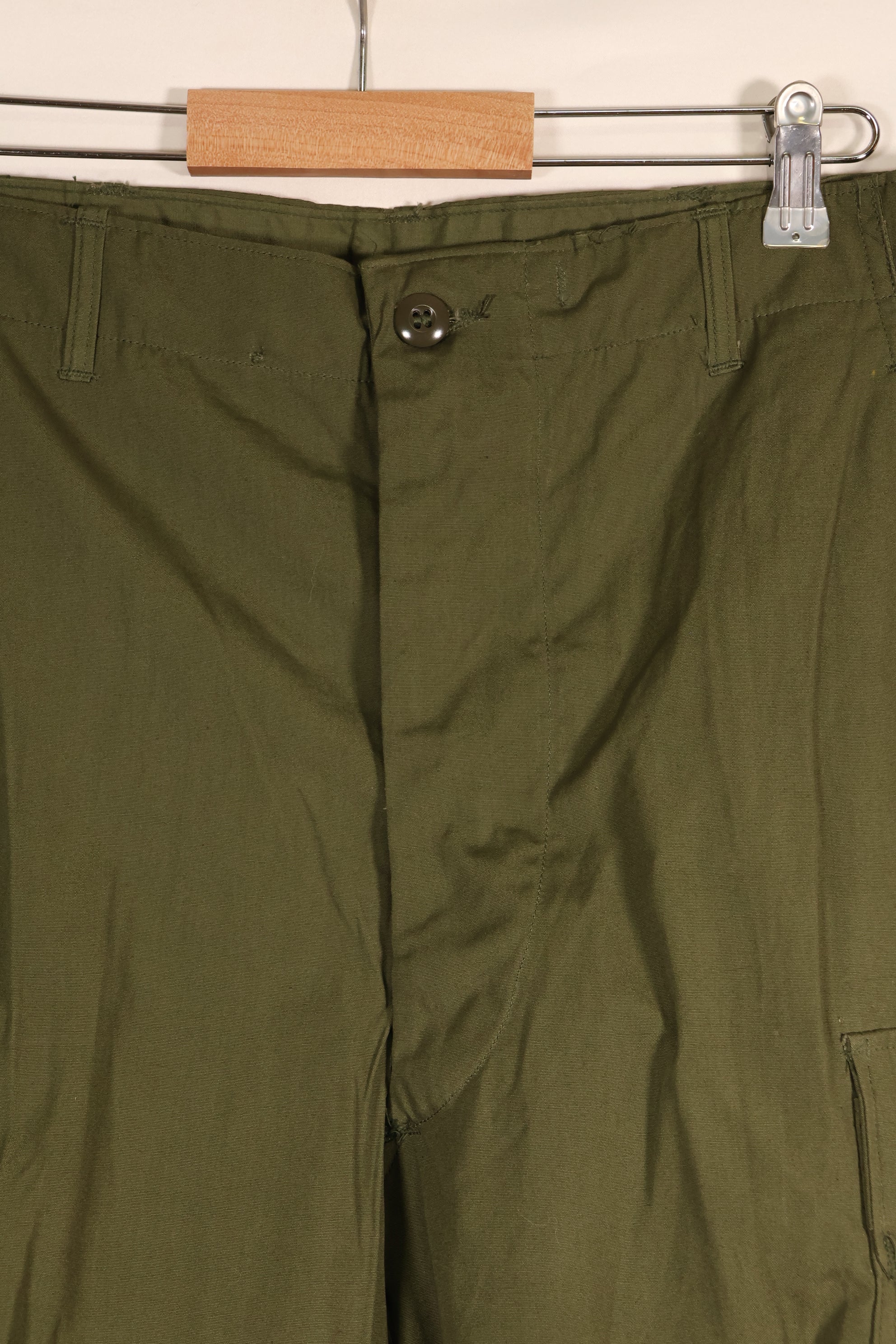 ประมาณปี 1965 – M-S – สินค้าใหม่จากคลัง – กางเกงทหารแบบ Jungle Fatigue รุ่นที่ 2 – สภาพดี　