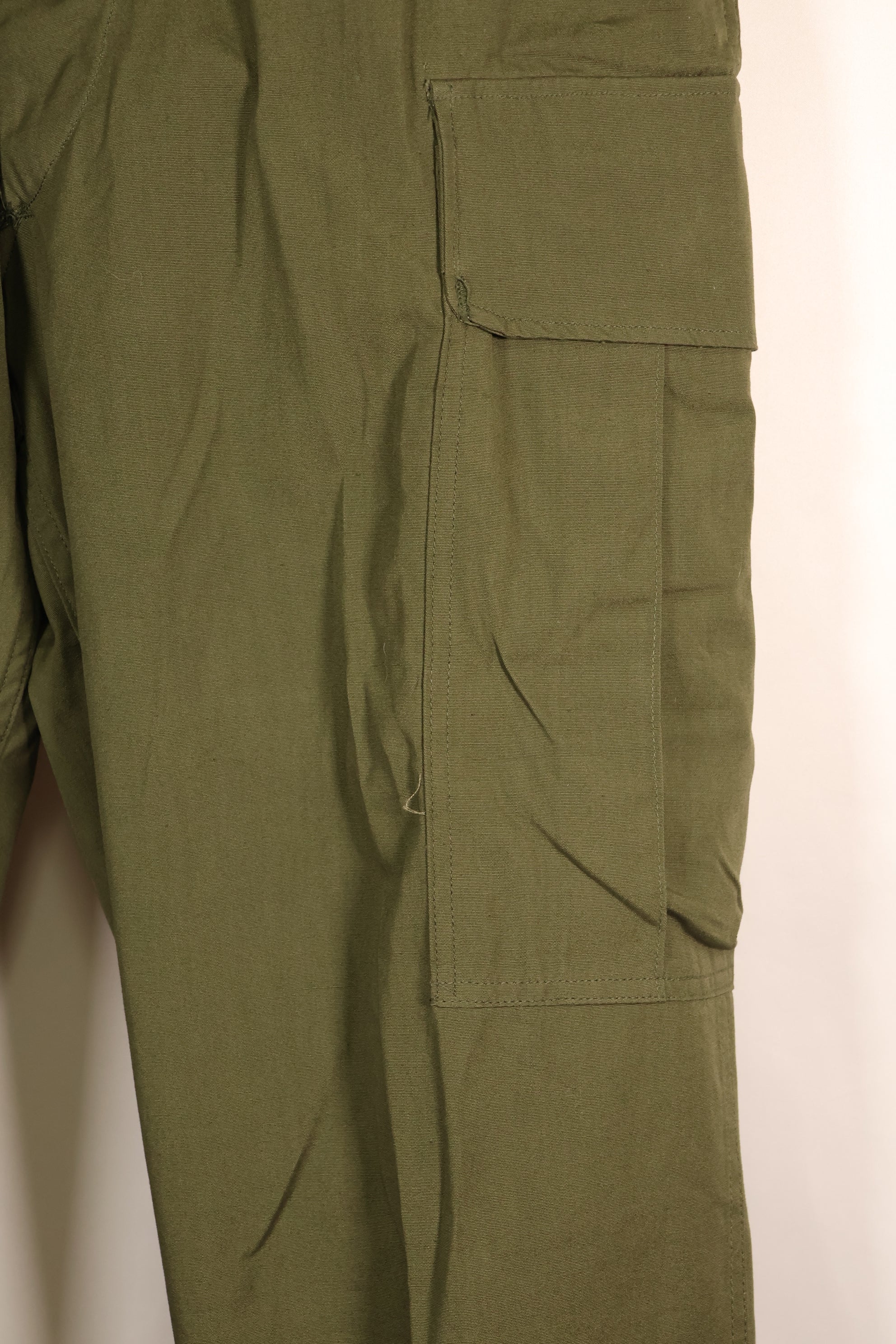 ประมาณปี 1965 – M-S – สินค้าใหม่จากคลัง – กางเกงทหารแบบ Jungle Fatigue รุ่นที่ 2 – สภาพดี　