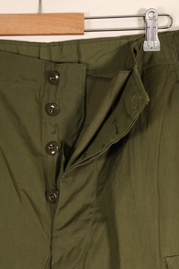 ประมาณปี 1965 – M-S – สินค้าใหม่จากคลัง – กางเกงทหารแบบ Jungle Fatigue รุ่นที่ 2 – สภาพดี　