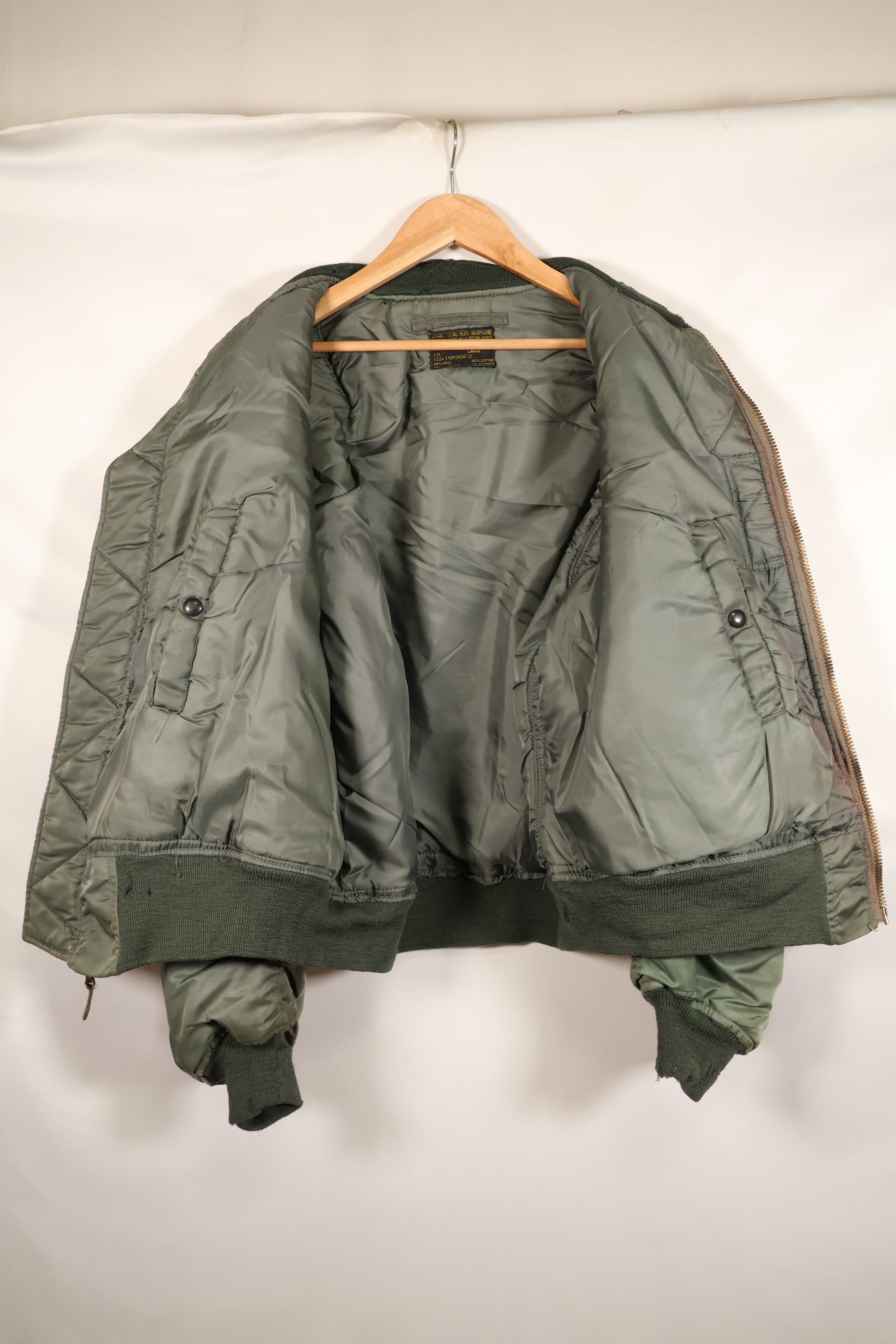 เสื้อแจ็คเก็ตบินรุ่นต้นของกองทัพอากาศสหรัฐฯ ขนาดใหญ่ ยุคปี 1950, ระดับกลาง, มือสอง, เกรด B
