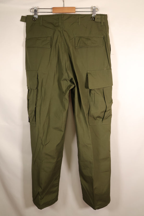 ประมาณปี 1965 – M-S – สินค้าใหม่จากคลัง – กางเกงทหารแบบ Jungle Fatigue รุ่นที่ 2 – สภาพดี　