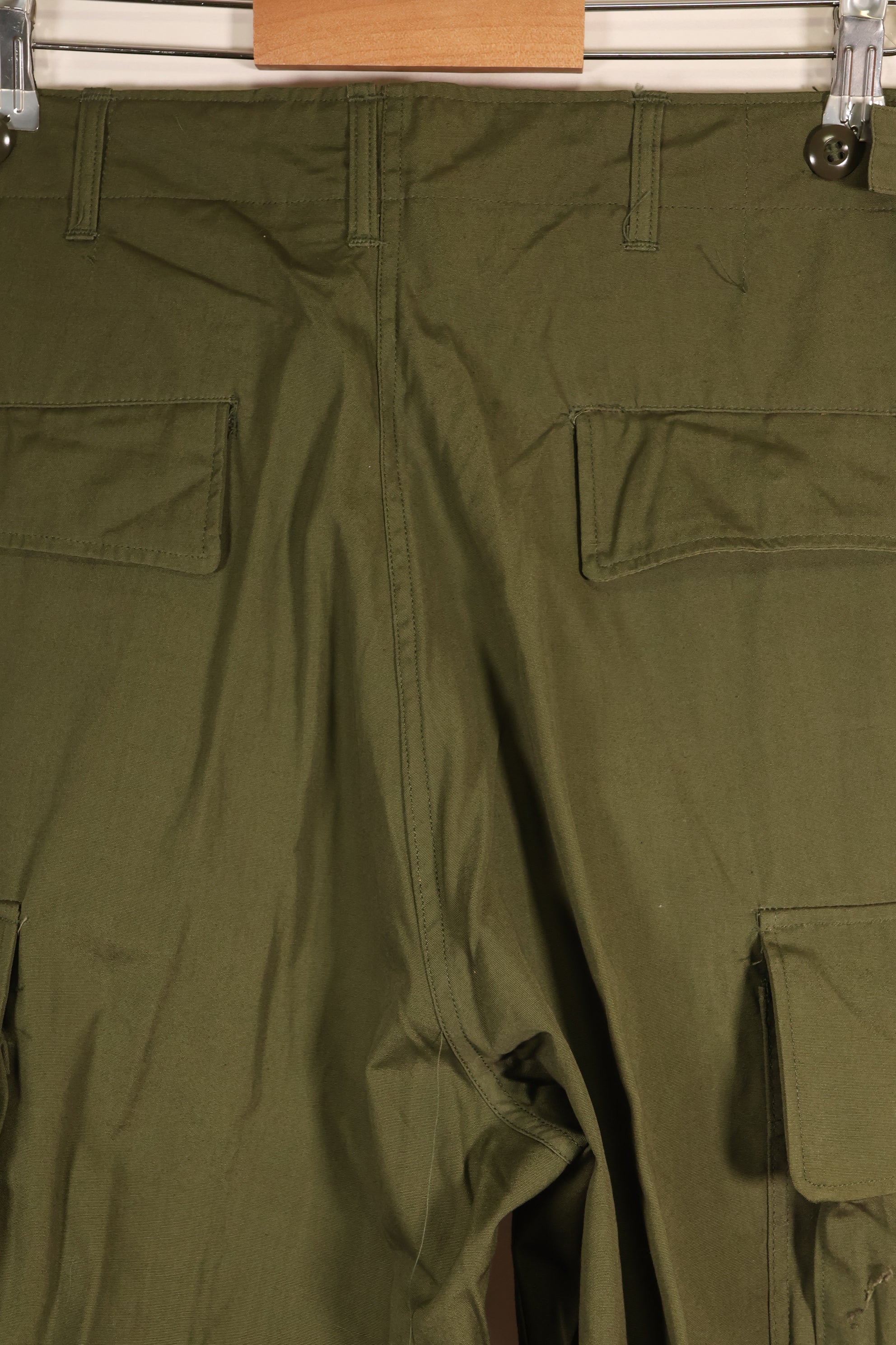 ประมาณปี 1965 – M-S – สินค้าใหม่จากคลัง – กางเกงทหารแบบ Jungle Fatigue รุ่นที่ 2 – สภาพดี　