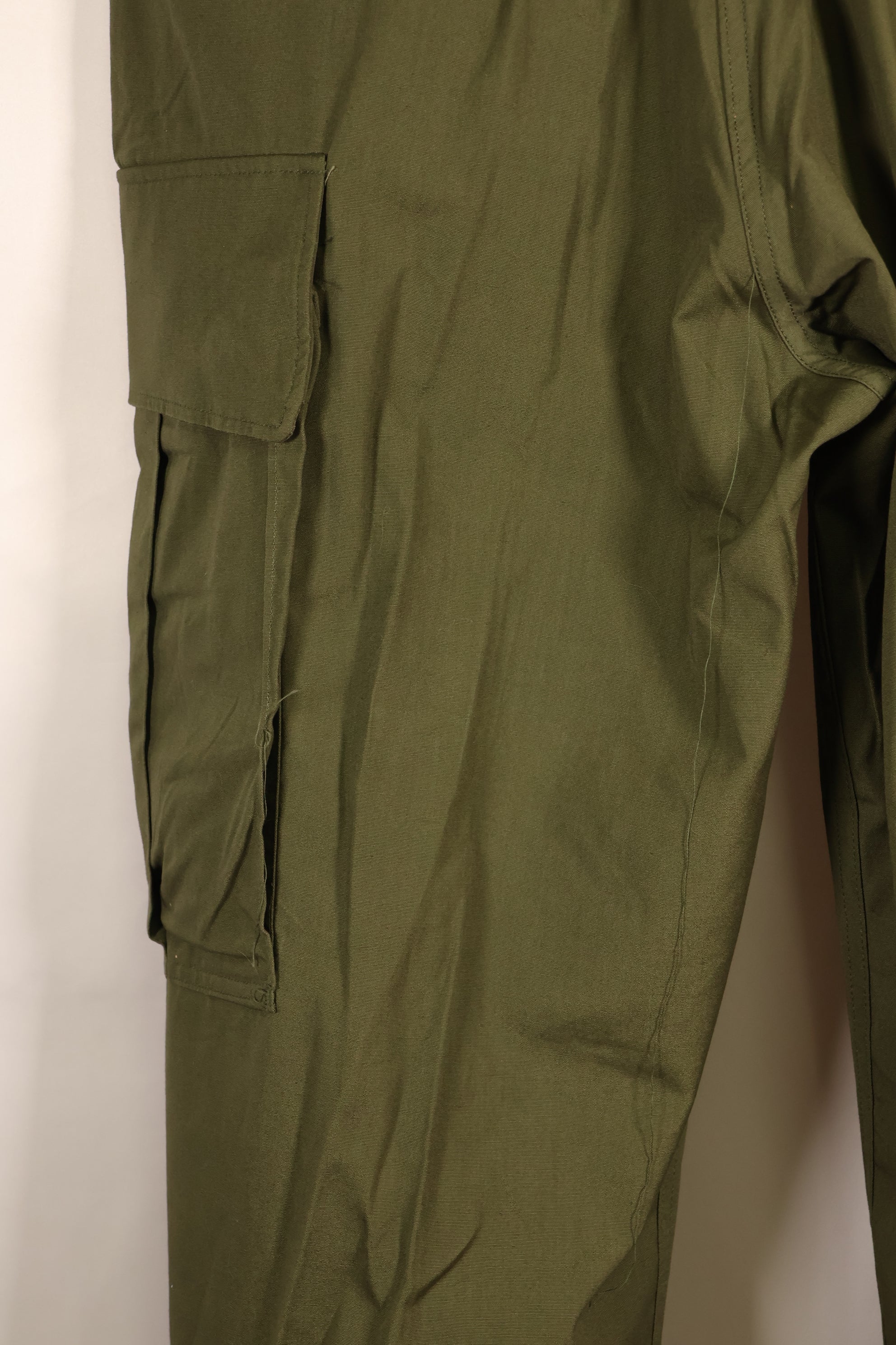 ประมาณปี 1965 – M-S – สินค้าใหม่จากคลัง – กางเกงทหารแบบ Jungle Fatigue รุ่นที่ 2 – สภาพดี　