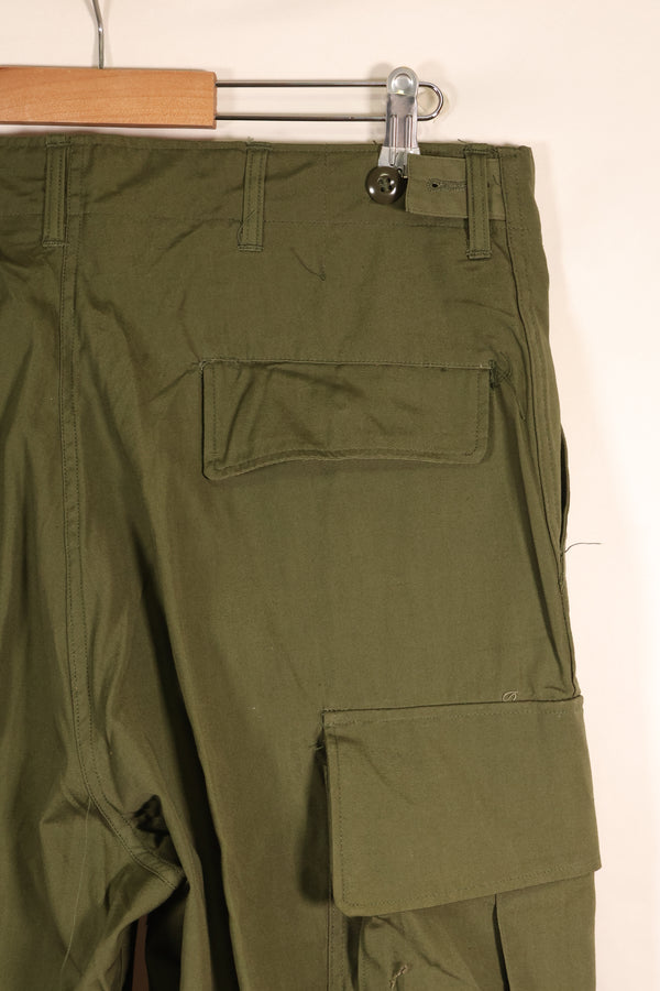 ประมาณปี 1965 – M-S – สินค้าใหม่จากคลัง – กางเกงทหารแบบ Jungle Fatigue รุ่นที่ 2 – สภาพดี　