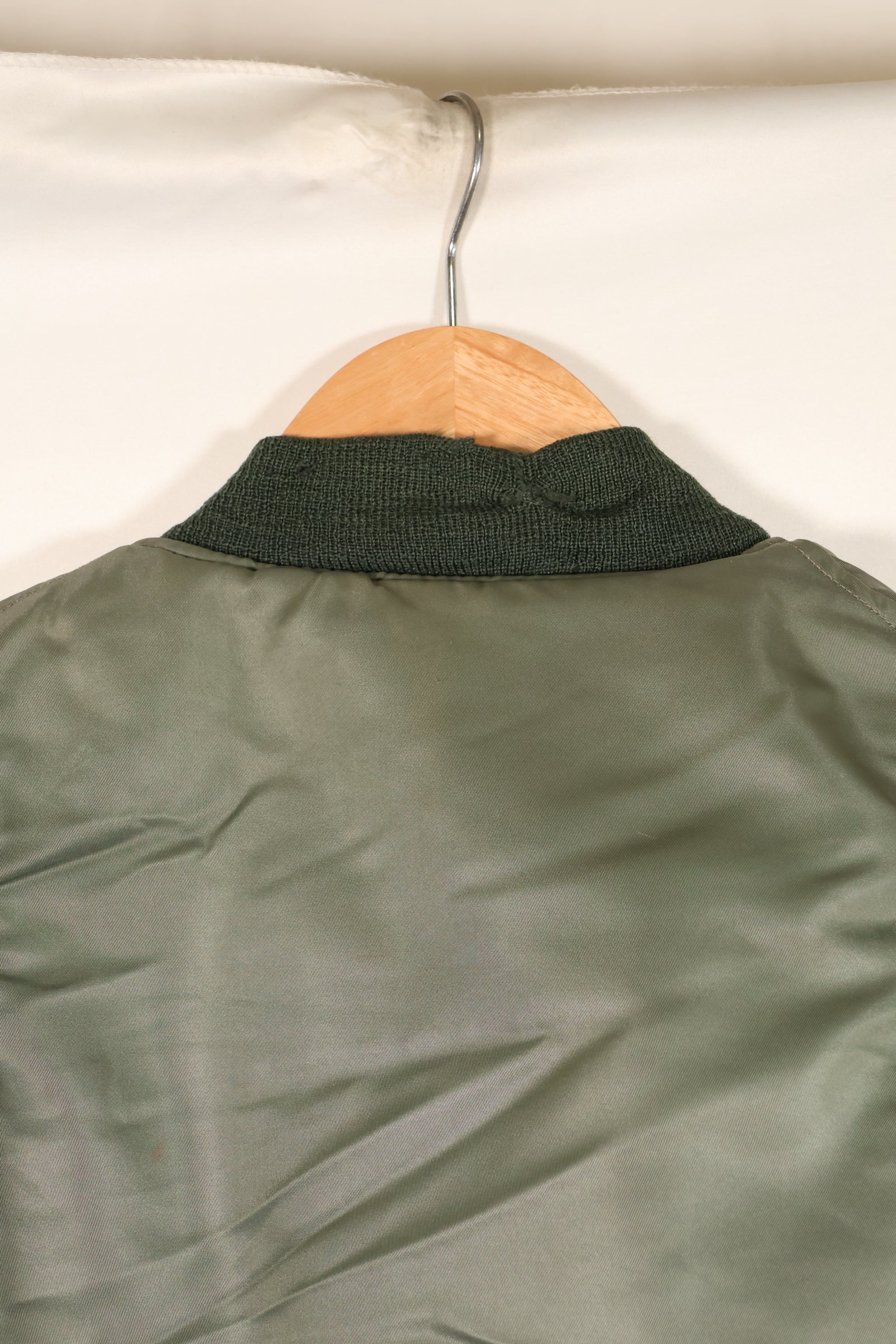 เสื้อแจ็คเก็ตบินรุ่นต้นของกองทัพอากาศสหรัฐฯ ขนาดใหญ่ ยุคปี 1950, ระดับกลาง, มือสอง, เกรด B