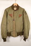 ทศวรรษ 1940, อายุประมาณ 38–40 ปี, เสื้อแจ็คเก็ตบิน B-15A ของกองทัพอากาศสหรัฐฯ (USAAF), ปรับแต่งด้วยขนแกะ, มือสอง