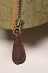 ทศวรรษ 1940, อายุประมาณ 38–40 ปี, เสื้อแจ็คเก็ตบิน B-15A ของกองทัพอากาศสหรัฐฯ (USAAF), ปรับแต่งด้วยขนแกะ, มือสอง