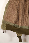 ทศวรรษ 1940, อายุประมาณ 38–40 ปี, เสื้อแจ็คเก็ตบิน B-15A ของกองทัพอากาศสหรัฐฯ (USAAF), ปรับแต่งด้วยขนแกะ, มือสอง