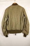 ทศวรรษ 1940, อายุประมาณ 38–40 ปี, เสื้อแจ็คเก็ตบิน B-15A ของกองทัพอากาศสหรัฐฯ (USAAF), ปรับแต่งด้วยขนแกะ, มือสอง
