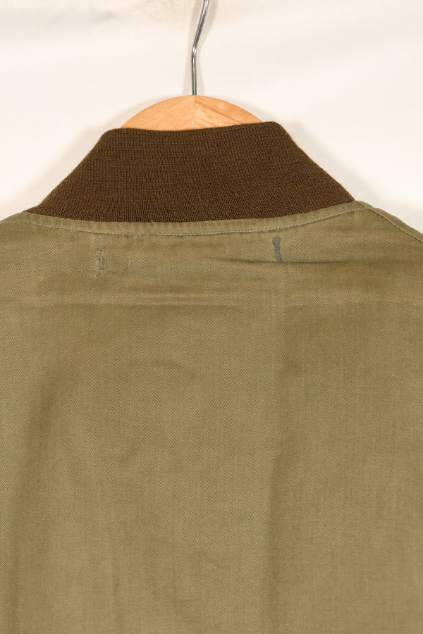 ทศวรรษ 1940, อายุประมาณ 38–40 ปี, เสื้อแจ็คเก็ตบิน B-15A ของกองทัพอากาศสหรัฐฯ (USAAF), ปรับแต่งด้วยขนแกะ, มือสอง