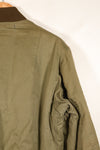 ทศวรรษ 1940, อายุประมาณ 38–40 ปี, เสื้อแจ็คเก็ตบิน B-15A ของกองทัพอากาศสหรัฐฯ (USAAF), ปรับแต่งด้วยขนแกะ, มือสอง