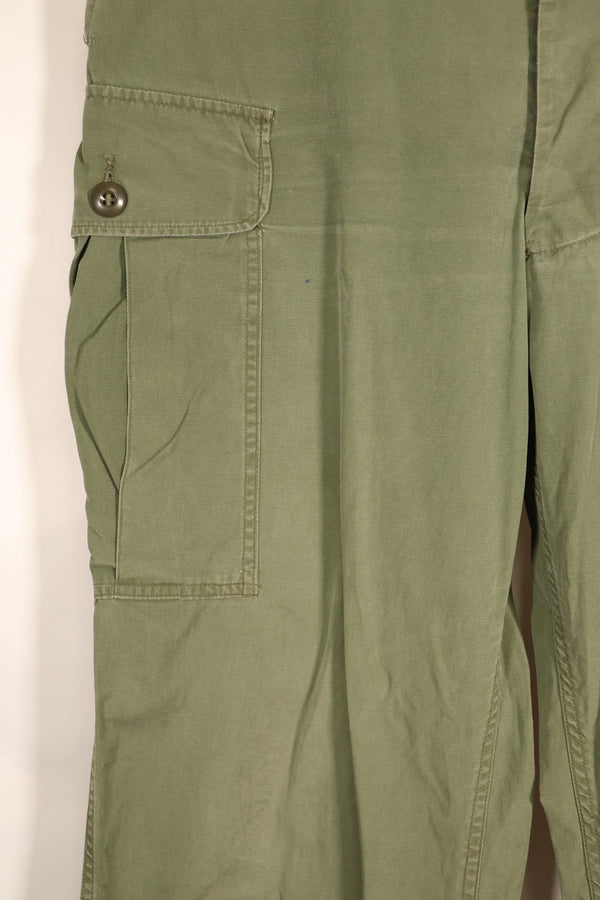 สัญญาปี 1963 – คาดว่าเป็นกางเกงทหารแบบ Jungle Fatigue รุ่นที่ 1 ของ M-S – มีสีจางบางส่วน – มือสอง