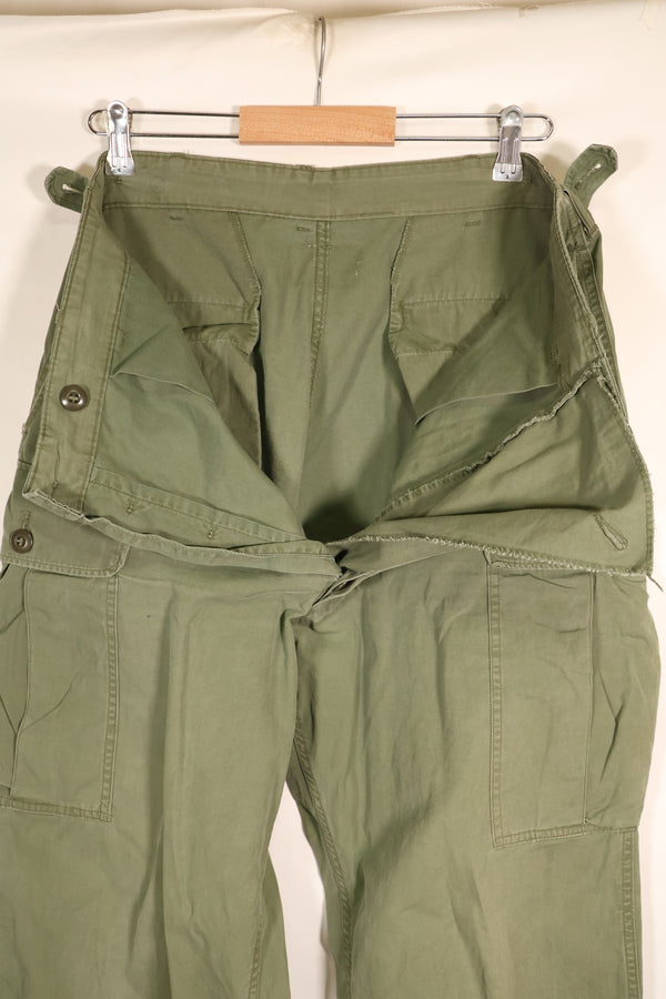 สัญญาปี 1963 – คาดว่าเป็นกางเกงทหารแบบ Jungle Fatigue รุ่นที่ 1 ของ M-S – มีสีจางบางส่วน – มือสอง