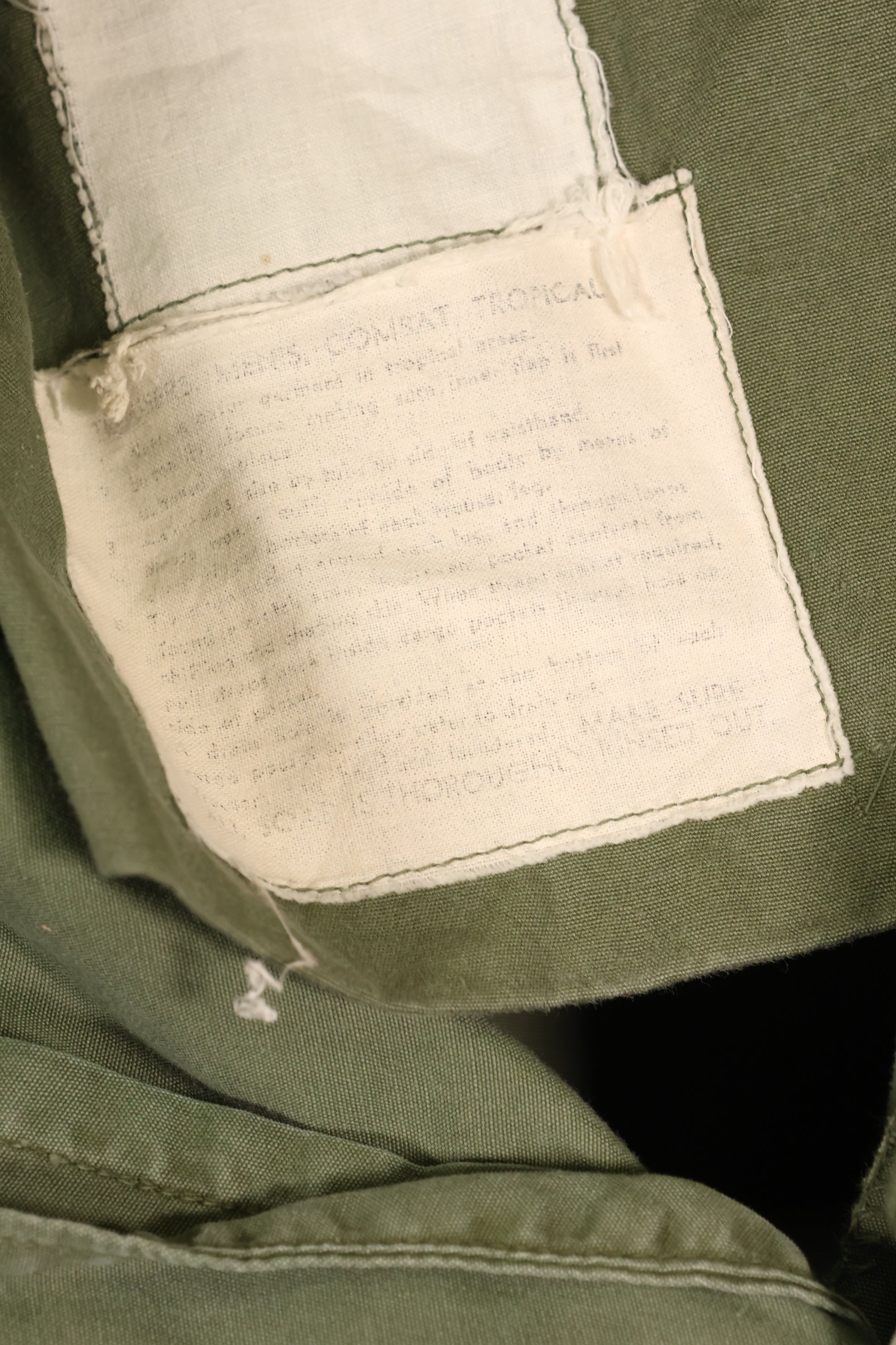 สัญญาปี 1963 – คาดว่าเป็นกางเกงทหารแบบ Jungle Fatigue รุ่นที่ 1 ของ M-S – มีสีจางบางส่วน – มือสอง