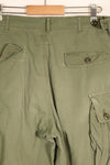 สัญญาปี 1963 – คาดว่าเป็นกางเกงทหารแบบ Jungle Fatigue รุ่นที่ 1 ของ M-S – มีสีจางบางส่วน – มือสอง