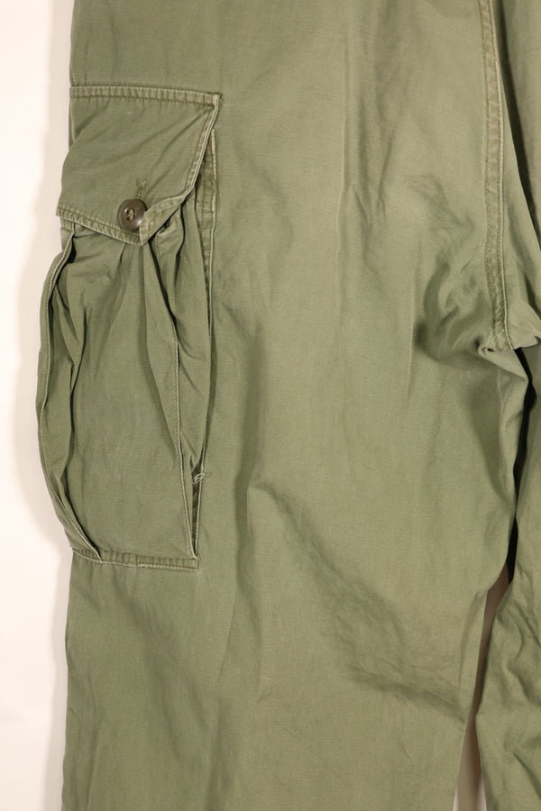 สัญญาปี 1963 – คาดว่าเป็นกางเกงทหารแบบ Jungle Fatigue รุ่นที่ 1 ของ M-S – มีสีจางบางส่วน – มือสอง