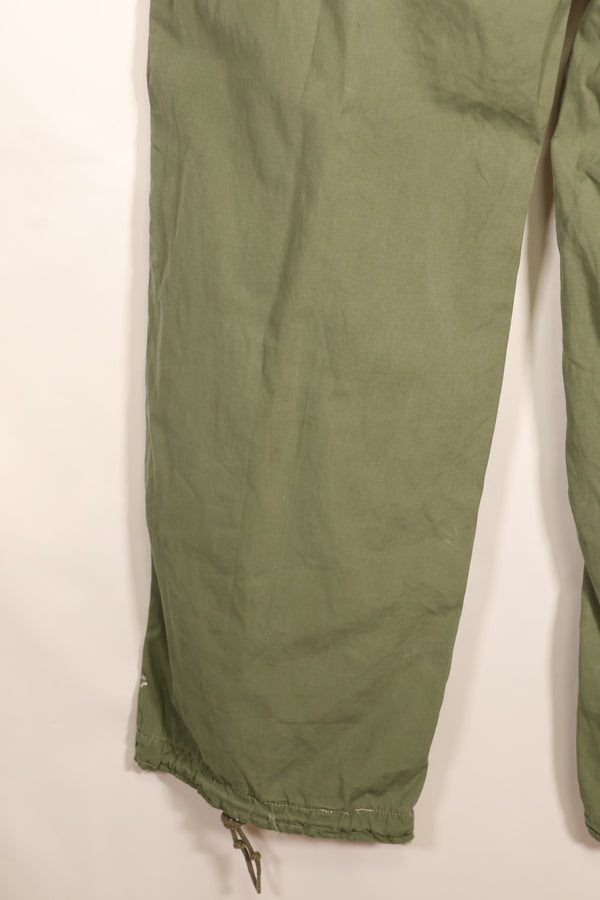 สัญญาปี 1963 – คาดว่าเป็นกางเกงทหารแบบ Jungle Fatigue รุ่นที่ 1 ของ M-S – มีสีจางบางส่วน – มือสอง
