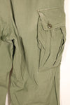 สัญญาปี 1963 – คาดว่าเป็นกางเกงทหารแบบ Jungle Fatigue รุ่นที่ 1 ของ M-S – มีสีจางบางส่วน – มือสอง