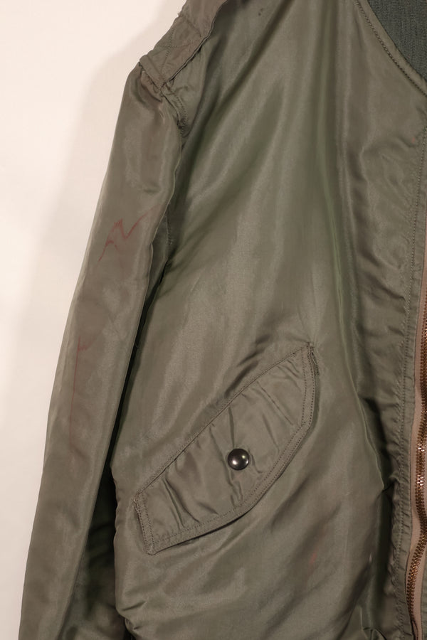 Real 1950s lot USAF L2-B flight jacket without size label, dirty and scratched, used.