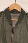 Real 1950s lot USAF L2-B flight jacket without size label, dirty and scratched, used.