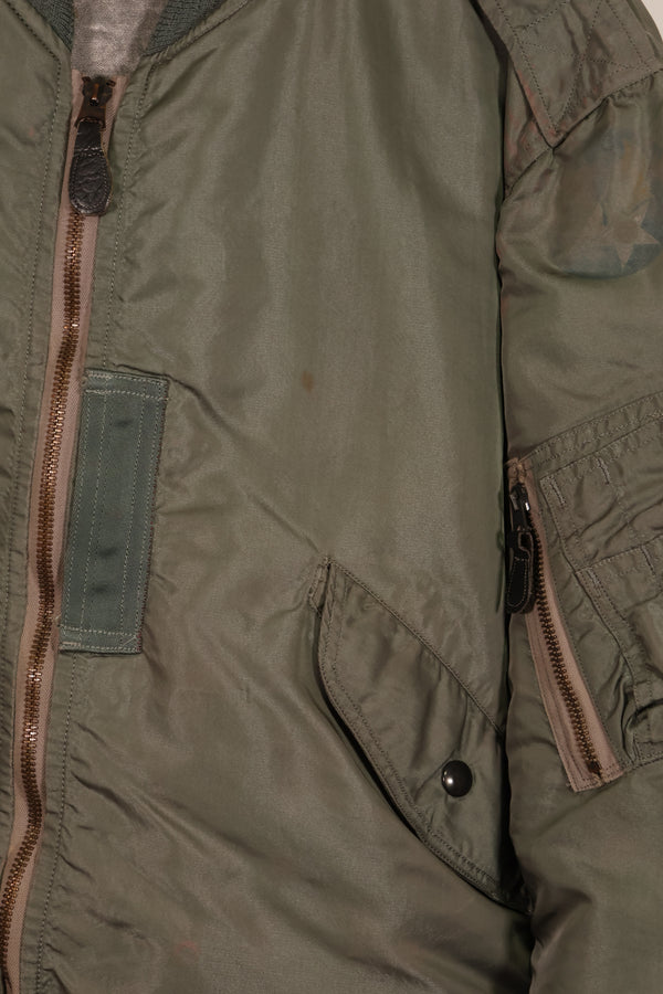 Real 1950s lot USAF L2-B flight jacket without size label, dirty and scratched, used.