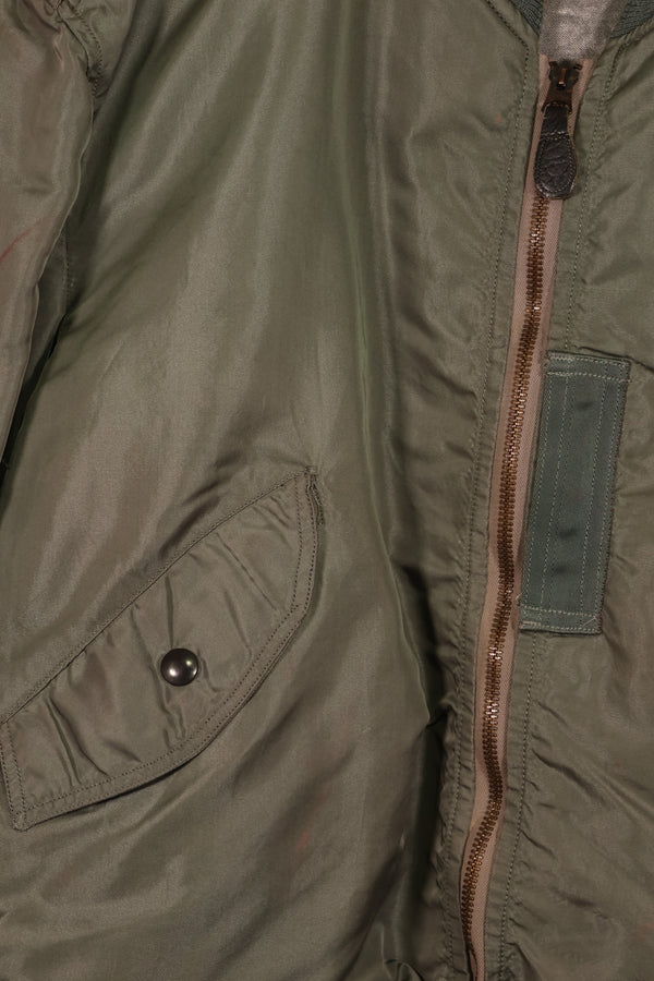 Real 1950s lot USAF L2-B flight jacket without size label, dirty and scratched, used.
