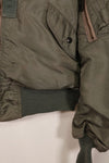 Real 1950s lot USAF L2-B flight jacket without size label, dirty and scratched, used.