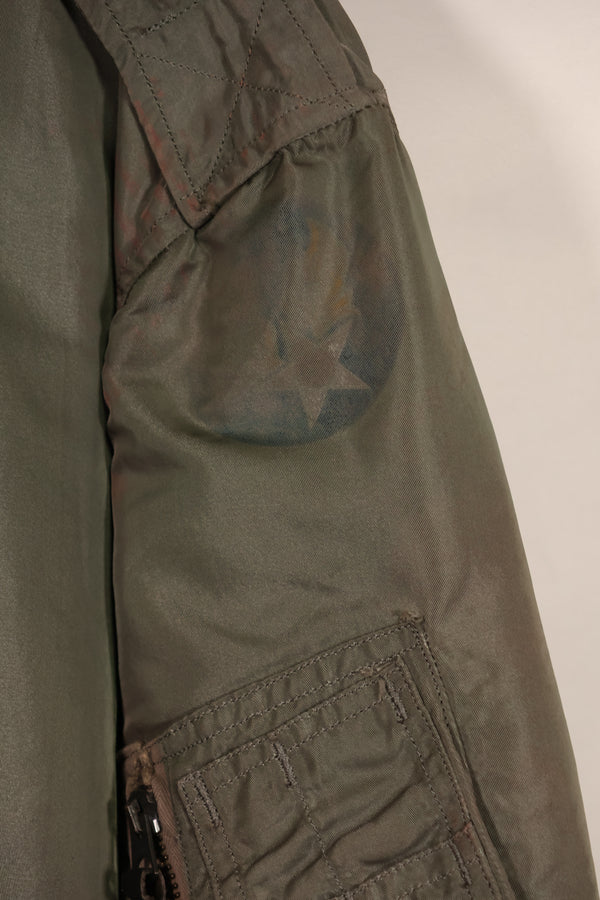 Real 1950s lot USAF L2-B flight jacket without size label, dirty and scratched, used.