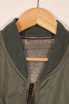 Real 1950s lot USAF L2-B flight jacket without size label, dirty and scratched, used.