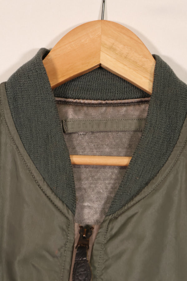 Real 1950s lot USAF L2-B flight jacket without size label, dirty and scratched, used.