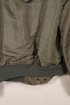 Real 1950s lot USAF L2-B flight jacket without size label, dirty and scratched, used.