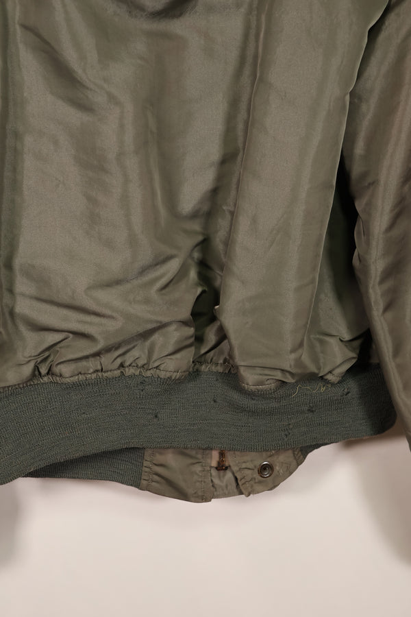 Real 1950s lot USAF L2-B flight jacket without size label, dirty and scratched, used.