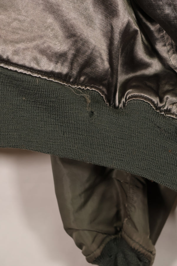 Real 1950s lot USAF L2-B flight jacket without size label, dirty and scratched, used.