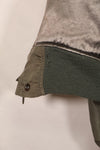Real 1950s lot USAF L2-B flight jacket without size label, dirty and scratched, used.