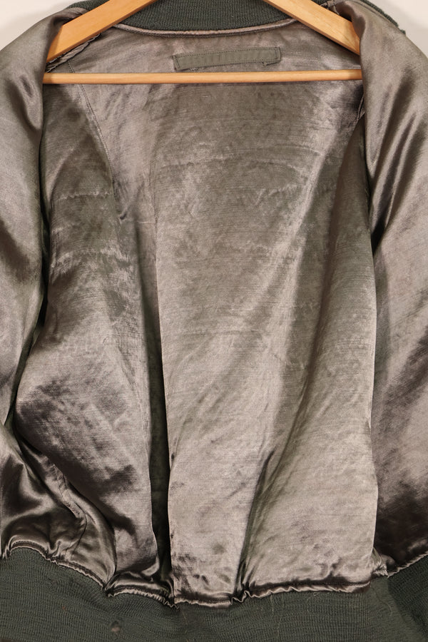 Real 1950s lot USAF L2-B flight jacket without size label, dirty and scratched, used.