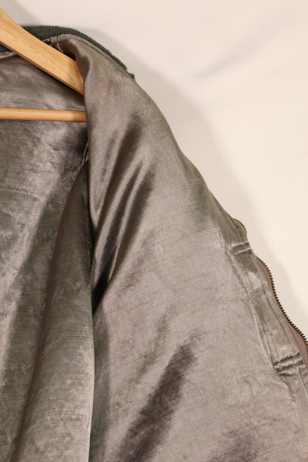 Real 1950s lot USAF L2-B flight jacket without size label, dirty and scratched, used.
