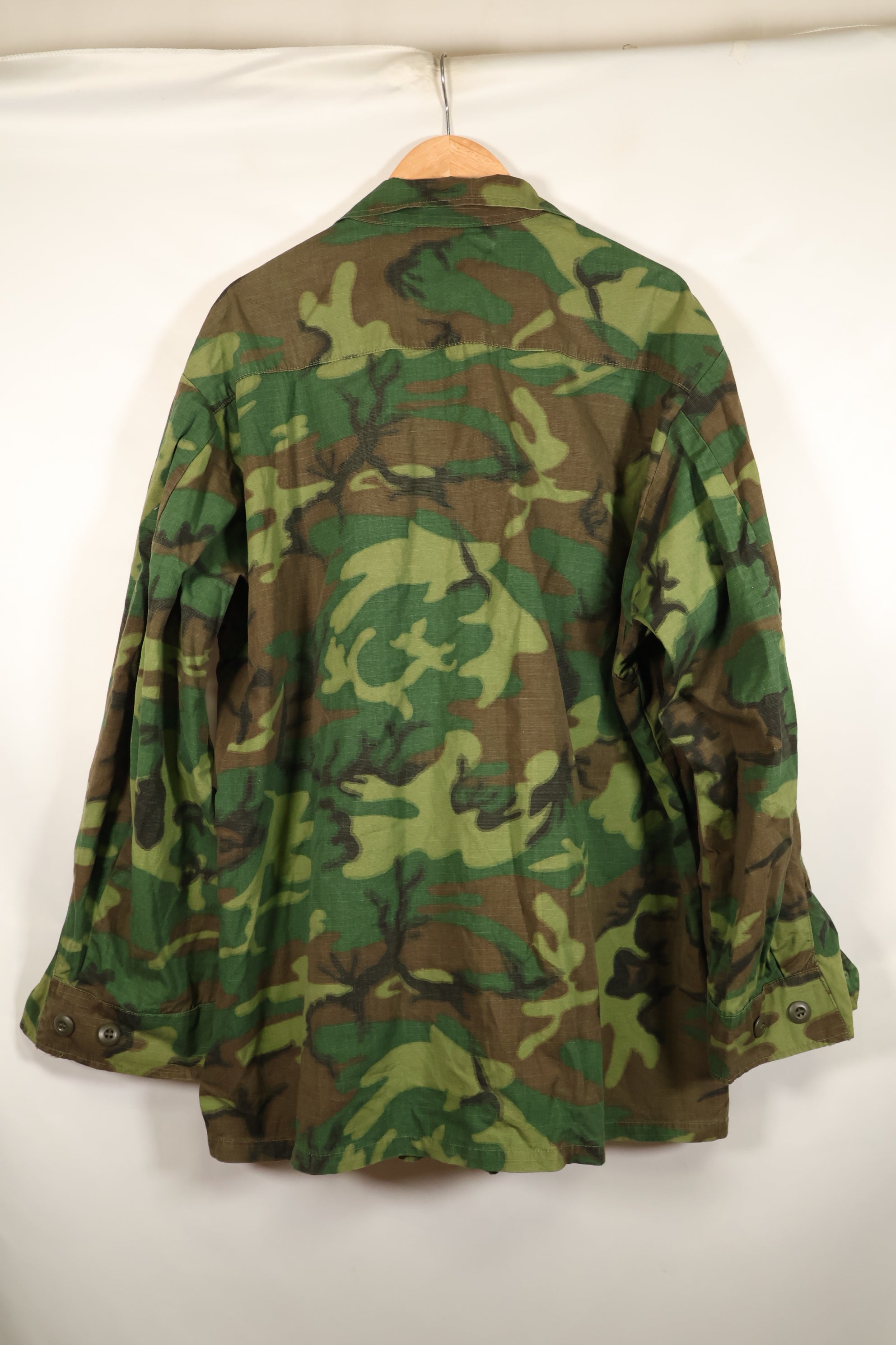 เสื้อแจ็คเก็ตพรางลาย ERDL Ripstop รุ่น Contract L-S Jungle Fatigue ปี 1969 – มือสอง