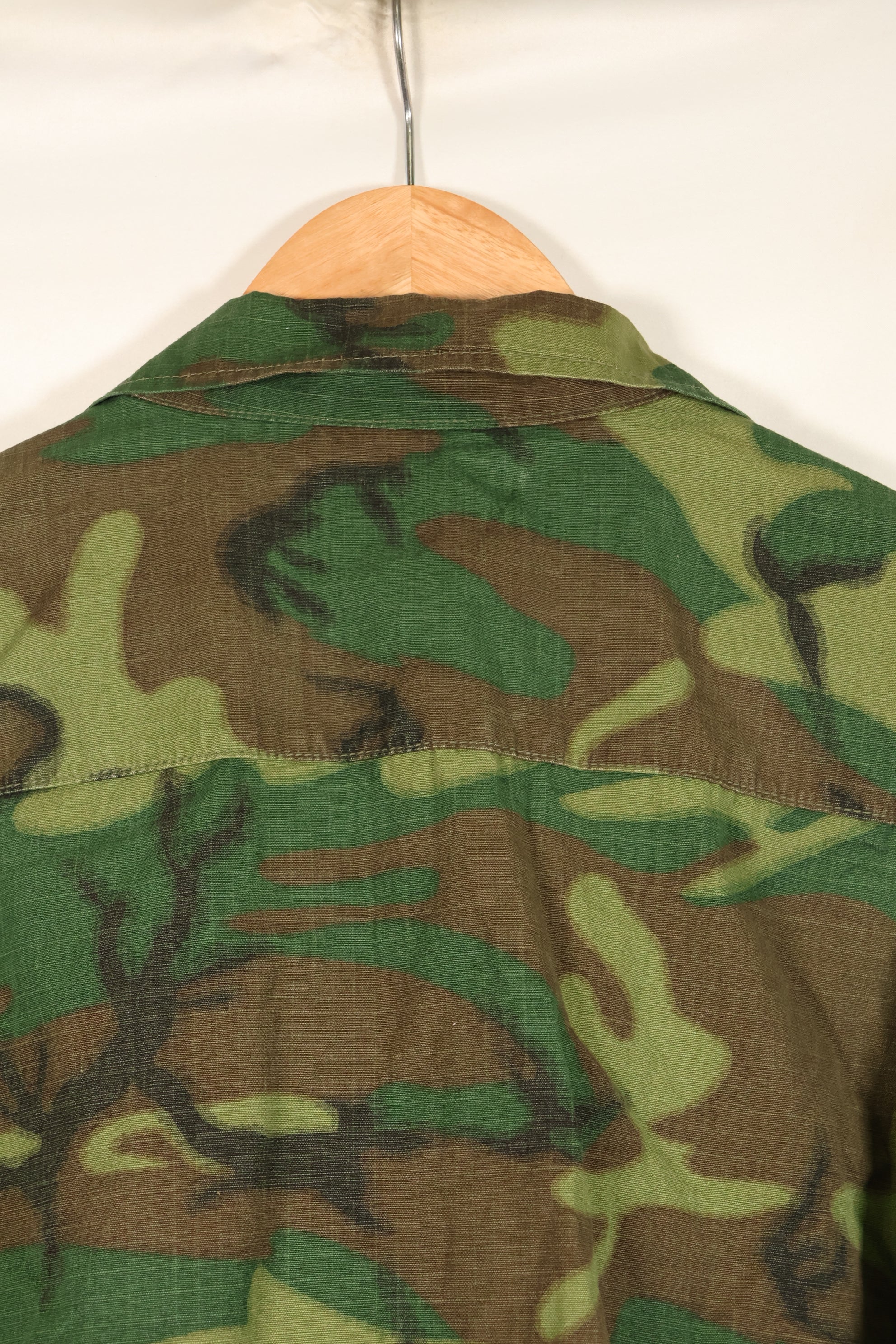 เสื้อแจ็คเก็ตพรางลาย ERDL Ripstop รุ่น Contract L-S Jungle Fatigue ปี 1969 – มือสอง