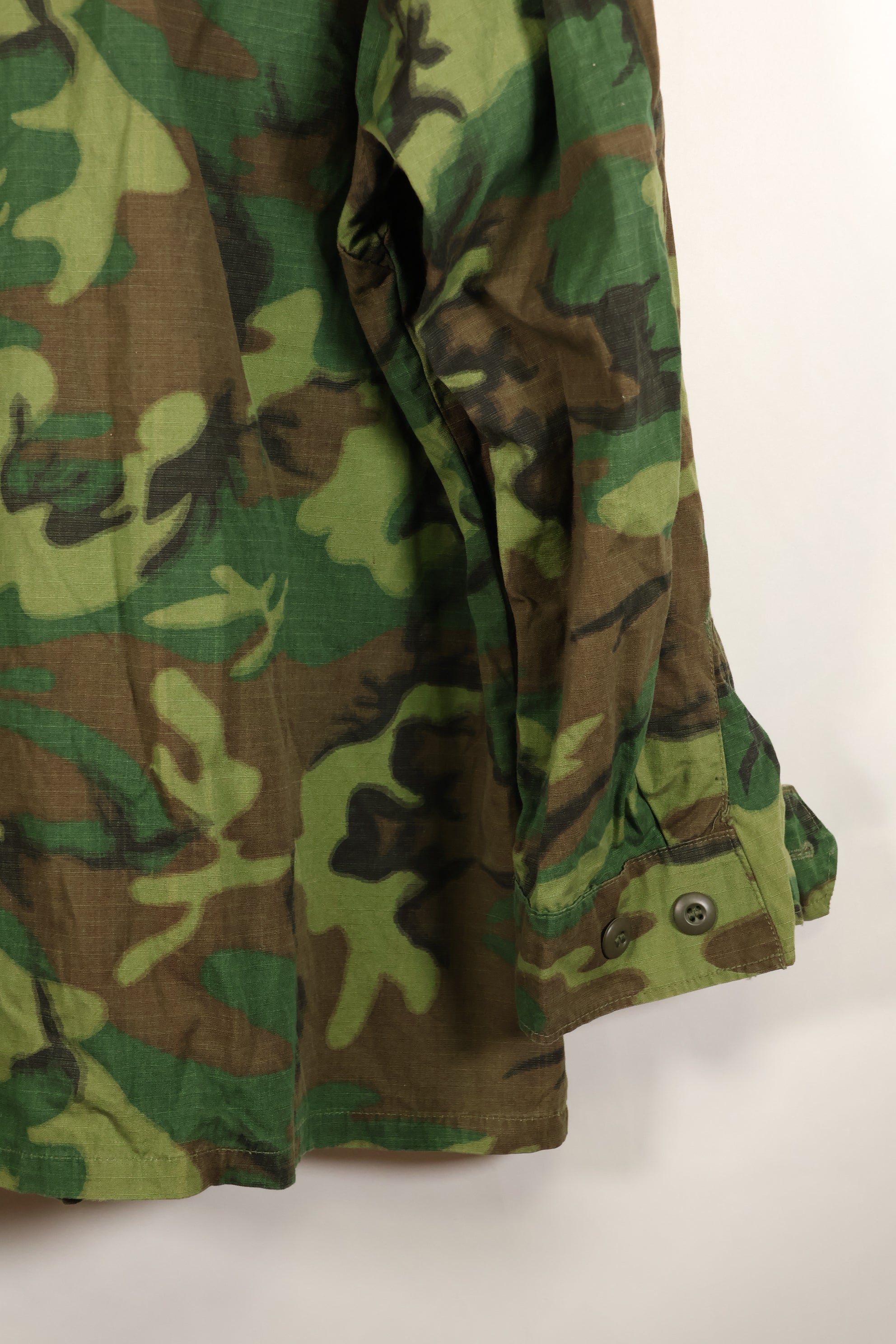 เสื้อแจ็คเก็ตพรางลาย ERDL Ripstop รุ่น Contract L-S Jungle Fatigue ปี 1969 – มือสอง