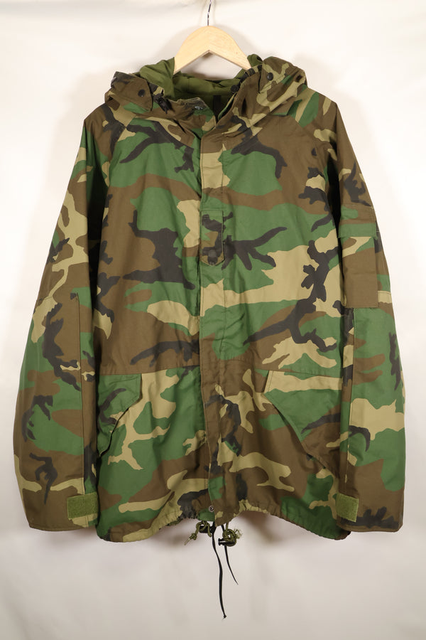สัญญาปี 1990 กองทัพสหรัฐฯ ECWCS รุ่นที่ 1 เสื้อแจ็คเก็ต Gore-Tex, ลายพรางป่า, ขนาดใหญ่พิเศษ, ทรงปกติ, มือสอง