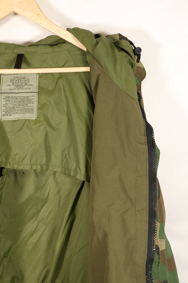 1990 Contract U.S. Army ECWCS 1st Generation Gore-Tex Parka, Woodland Camo, X-Large, Regular Fit, Used