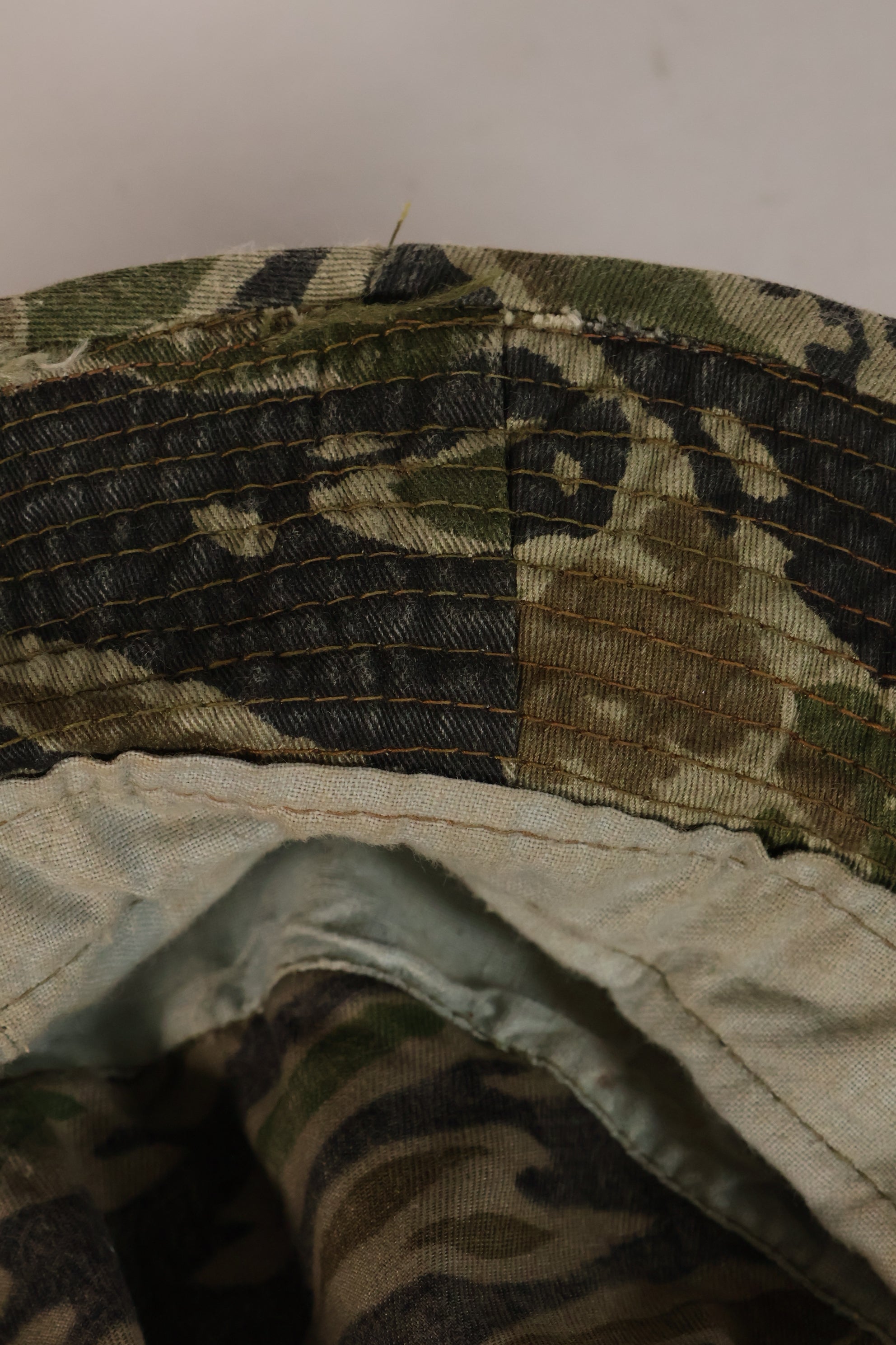 หมวก Boonie ลาย CIDG ที่ผลิตในท้องถิ่นในช่วงปลายทศวรรษ 1960