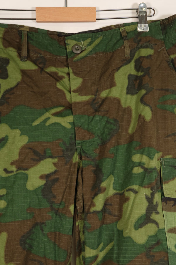 กางเกงขายาวลายพรางป่าใบไม้สีเขียวลายพราง ERDL แบบผ้า Ripstop สัญญา L-S ปี 1969 – มือสอง